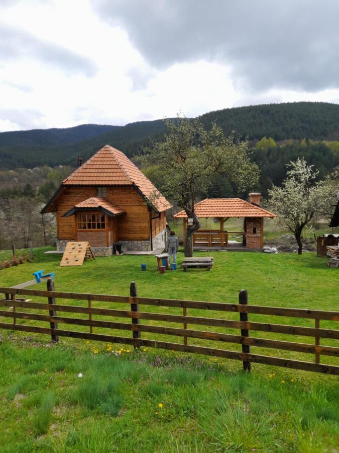 Kuca Karajic Villa Kremna Buitenkant foto