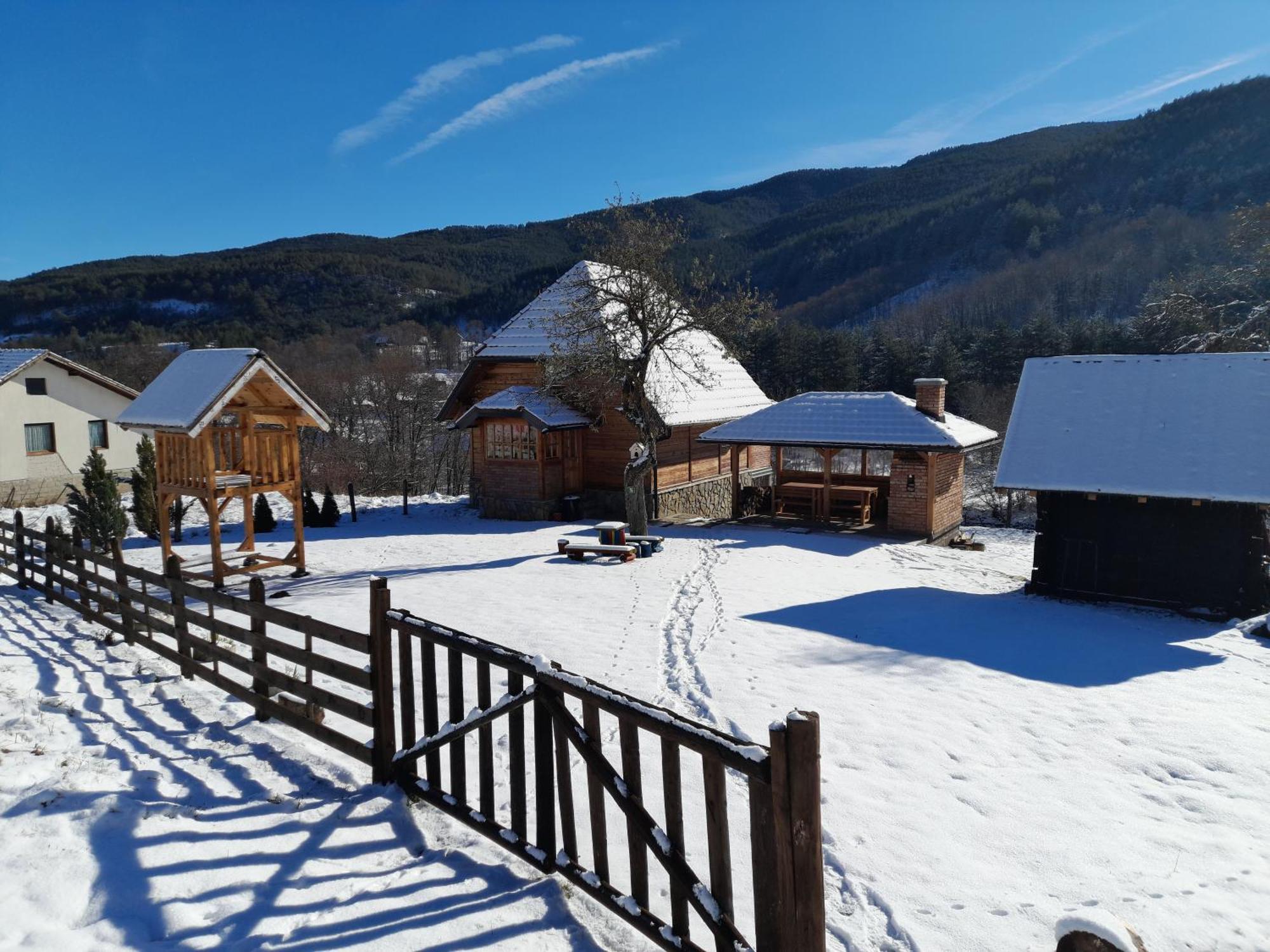 Kuca Karajic Villa Kremna Buitenkant foto