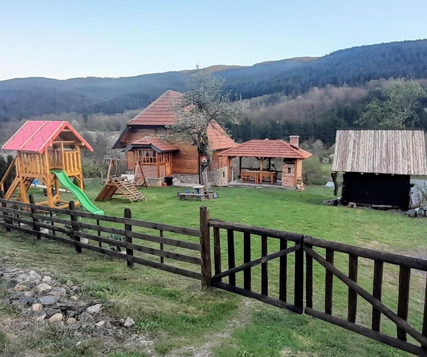 Kuca Karajic Villa Kremna Buitenkant foto