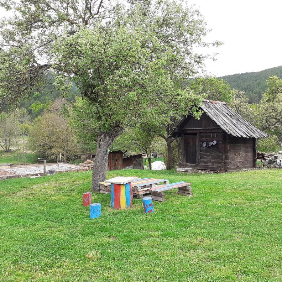 Kuca Karajic Villa Kremna Buitenkant foto